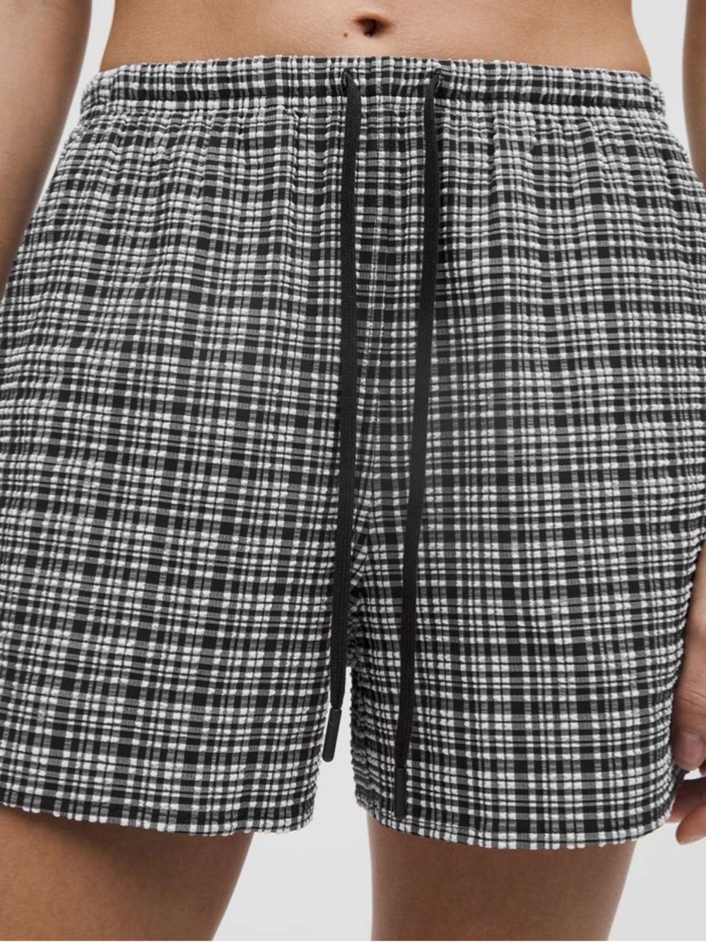 Lululemon Seersucker Check Mid-Rise Pull-On Short 3"